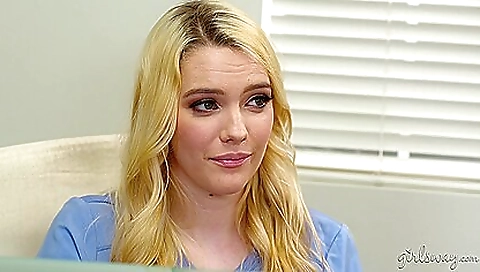 Hot girl's pussy and ass-fucked by sexye