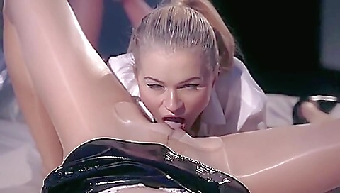 Sexy blonde with a sexy body gets