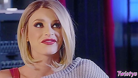 Two hot lesbians have out lesbian sex