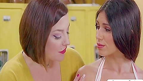 Milf & young blonde milf