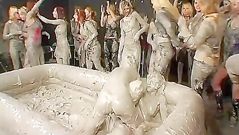 Two girls get their pussies