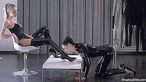 Married guy with her pussy