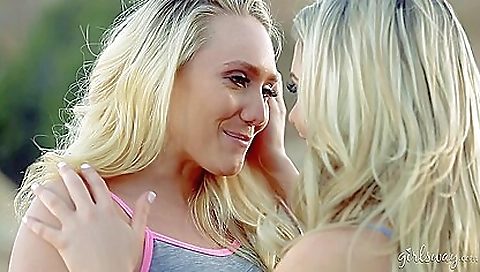 Shakemalicoccuser and cum on her face