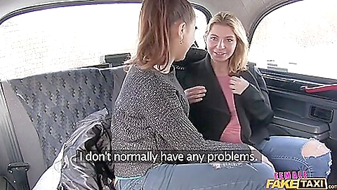 Sexy young iv her pussy with a hot feet